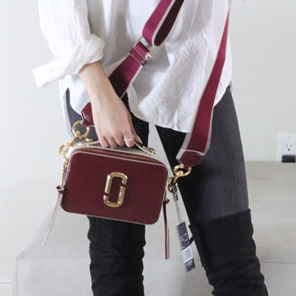 Marc Jacobs The Sure Shot Bag – Chic, Compact, and Versatile!